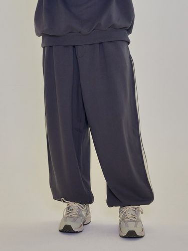 CB Combination Jogger Sweat Pant (Charcoal) - CARGOBROS - Modalova