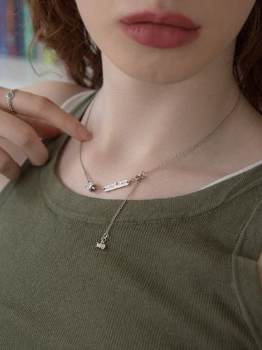 Pendant Point With Slim Chain Necklace - MERRYMOTIVE - Modalova