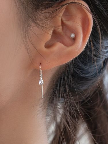 Drop Earrings_ Silver - Primaute - Modalova