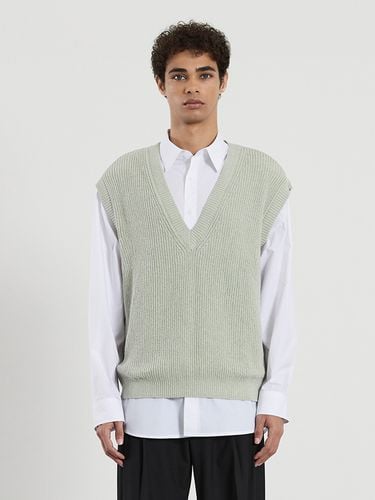 Toste Boucle V-Neck Vest (Green) - TNGT - Modalova