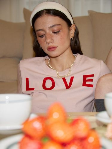 Love Cropped T-shirts_ Pink - SALON DE YOHN - Modalova