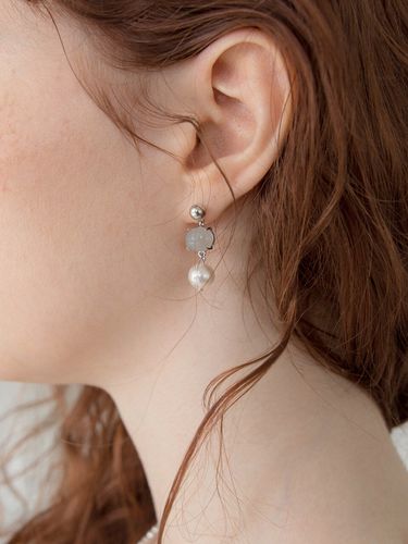 Pure Drop Earrings - MERRYMOTIVE - Modalova