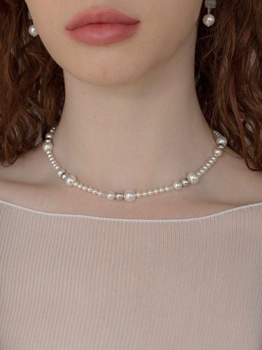 Spring Waltz Pearl Surgical Necklace - MERRYMOTIVE - Modalova