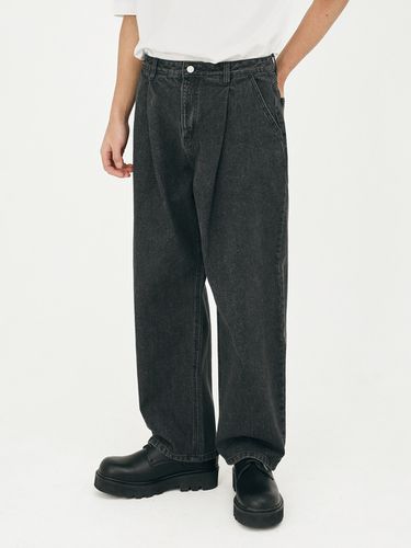 One-Tuck Wide Denim Pant v7 _ Black - SERGE - Modalova