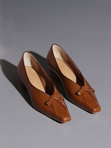 Ribbon Pumps_ Brown - february second - Modalova