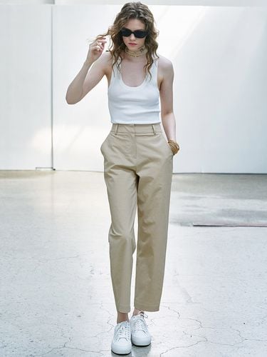 Cropped Light-weighted Cotton Pants_Beige - MaLoupe - Modalova