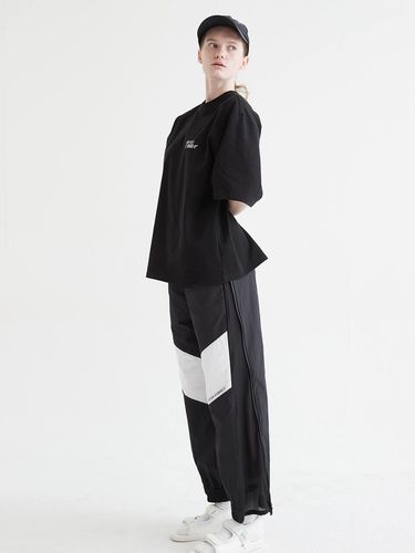 Unisex Side Zip Track Pants (Black) - HYIIⁿ - Modalova