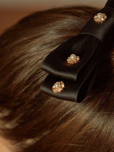 Adele Fleur Ribbon Hair Clip _ - L’OMBRILLANT - Modalova