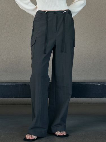 Nylon Wide Cargo Pants_Charcoal - Neev - Modalova