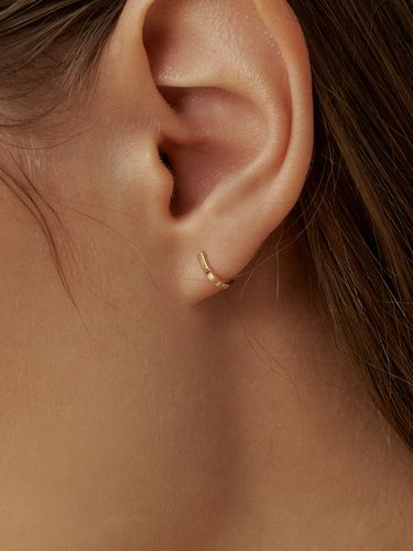 K Basic Curve Stud Earring #LFE06 - LUNNE - Modalova