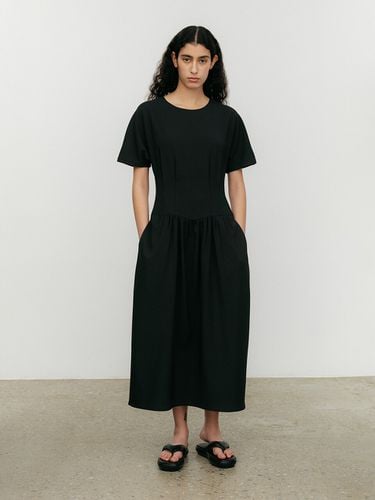 Shirring Dart Dress_Black - SPRING CROCUS - Modalova