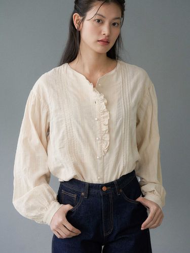 Round Pin Tuck Blouse - Le abonne - Modalova