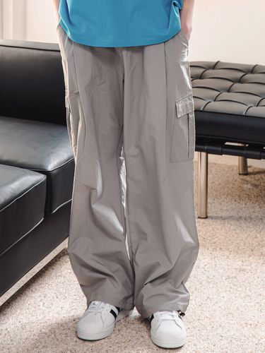 Crisp Nylon Cargo Pants - Gray - CAMELWORK - Modalova