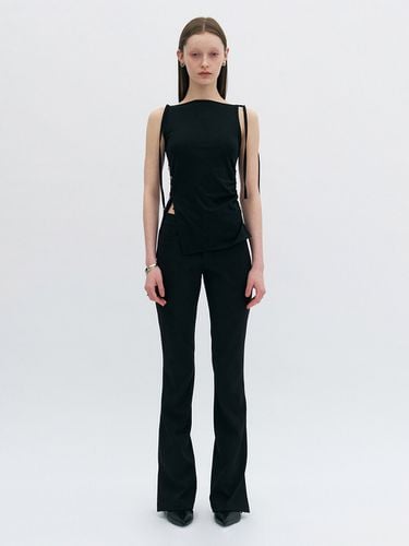 Sleek Flare Pants_Black - YUNSE - Modalova