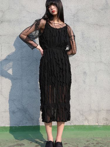 Ariana Natural Pleated Chiffon Dress_Black - SORRY TOO MUCH LOVE - Modalova