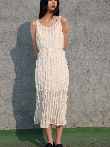 Ariana Natural Pleated Chiffon Dress - SORRY TOO MUCH LOVE - Modalova