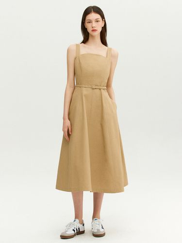 AMALFI Sleeveless Belted Long Dress _Dark Beige - AND YOU - Modalova