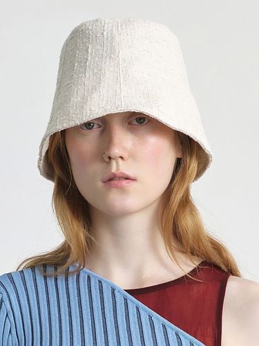 Tweed Stand Bucket Hat - UNDERCONTROL STUDIO - Modalova