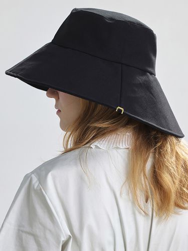 Wide Bucket Hat_Black - UNDERCONTROL STUDIO - Modalova