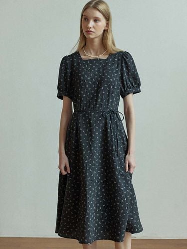 Neckline Floral Half-sleeve Dress_Black - NONLOCAL - Modalova