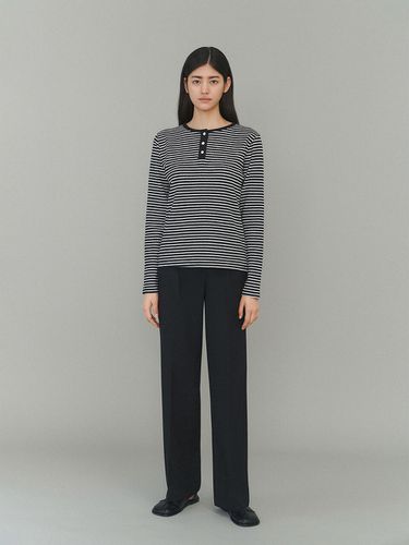 Kaylee Standard Slacks_Black - ANDNEEDS - Modalova