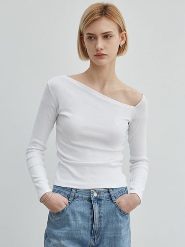 Nicole Unbalanced Off-the-Shoulder T-shirt _White - NICK&NICOLE - Modalova