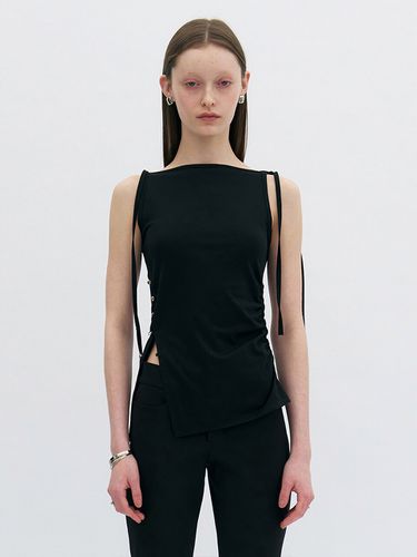 Olive Sleeveless Top_Black - YUNSE - Modalova