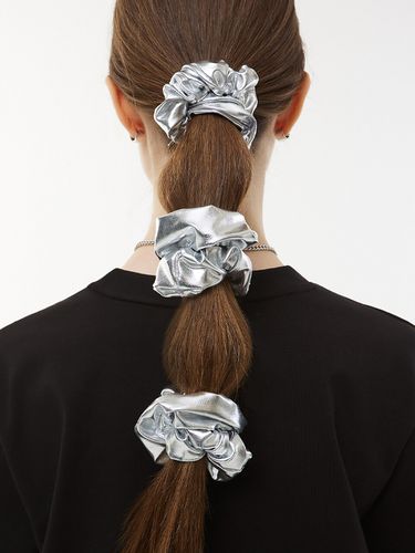 Metallic Scrunchie_ Silver - VVV - Modalova