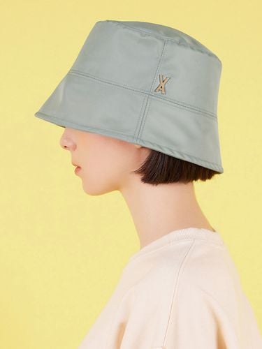 Stud Drop Overfit Bucket Hat - VARZAR - Modalova