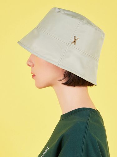 Stud Drop Overfit Bucket Hat_Beige - VARZAR - Modalova