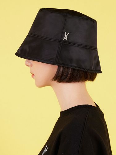 Stud Drop Overfit Bucket Hat_Black - VARZAR - Modalova