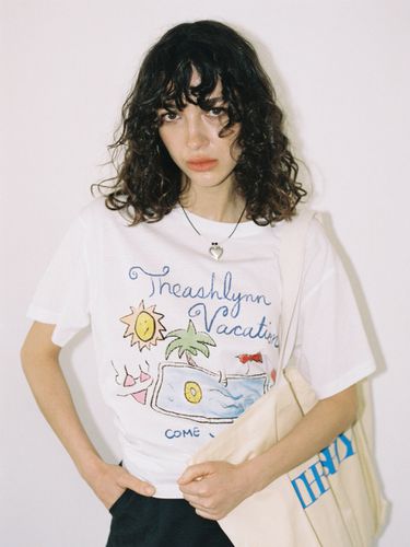 Vacation Graphic T-shirt - THE ASHLYNN - Modalova