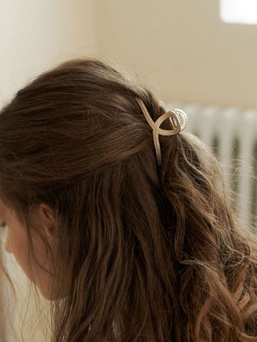 Minimal Twist Pearl Line Hair Clip - OVLA - Modalova