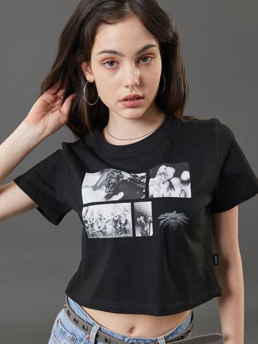 Cropped and White Flow Graphic T-shirt_Black - KOLEAT - Modalova