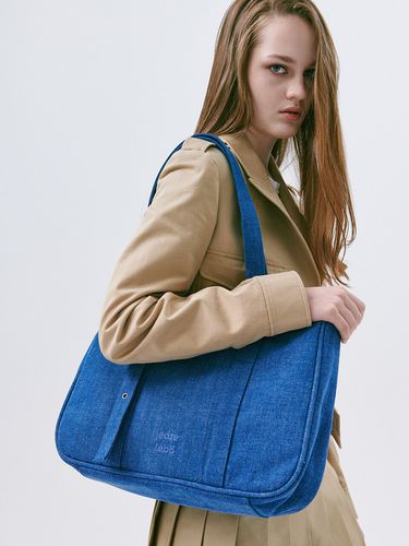 Slant Large Shoulder Bag_Blue - JEDREFEB5 - Modalova