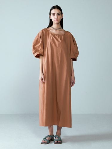 Square Neck Shirring Puff Long Dress - NUVO.10 - Modalova