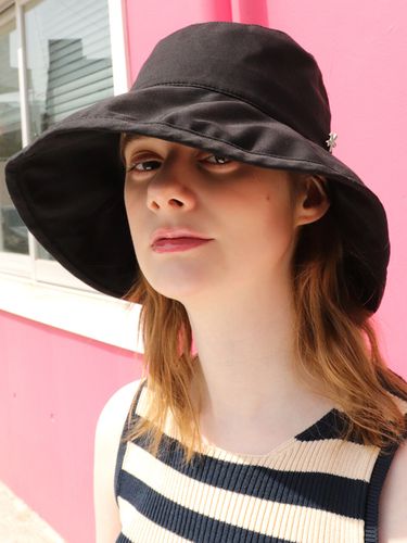 Ripple Cotton Bucket Hat _ Black - ELKE BLOEM - Modalova