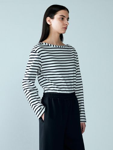 Boat Neck Stripe T-shirt - NUVO.10 - Modalova