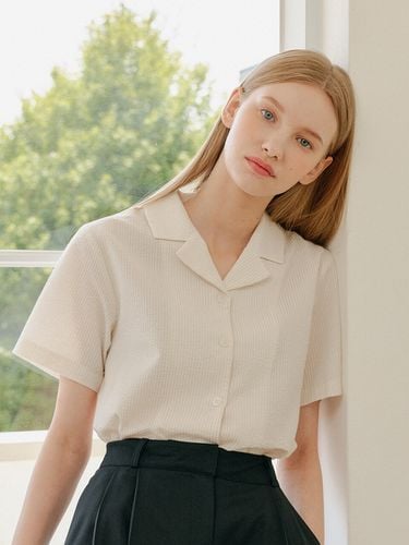 Seersucker Collar Shirt _ Beige - YUPPE - Modalova