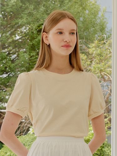 Color Shirring T-shirt _ Beige - YUPPE - Modalova