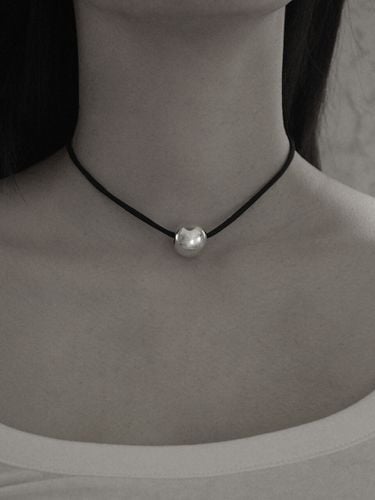 Globe String Necklace - ANDEZVOUS - Modalova