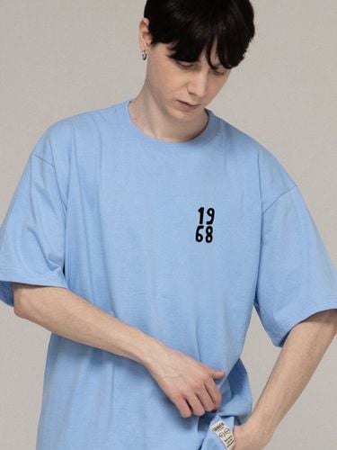 Square Logo T-Shirt [Sky Blue] - GRAVER - Modalova