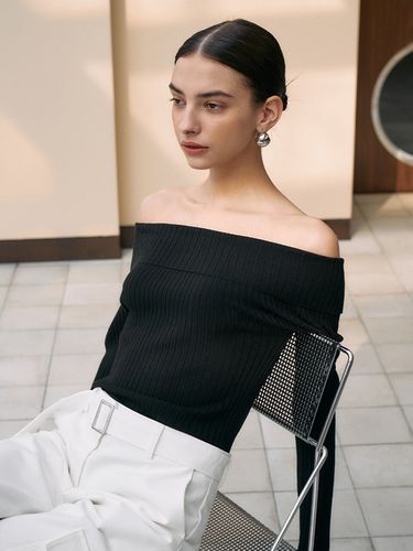 Ribbed Off Shoulder Top - RENEJ - Modalova