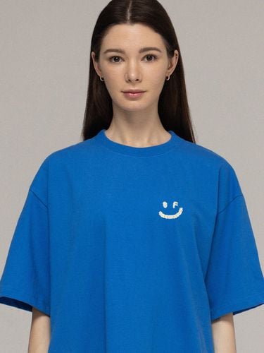 Small Flower Smile T-shirt [Cobalt Blue] - GRAVER - Modalova