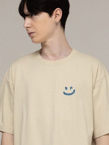 Small Flower Smile T-shirt [Sand Beige] - GRAVER - Modalova