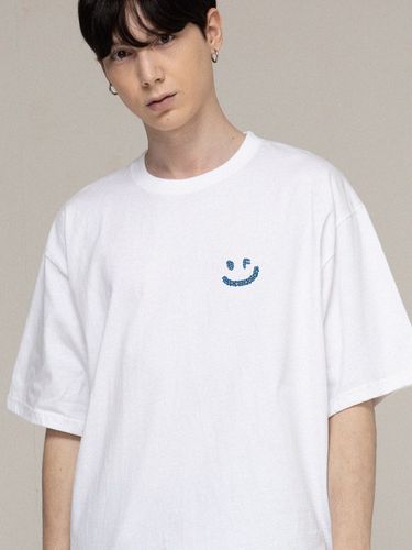 Small Flower Smile T-shirt [White] - GRAVER - Modalova