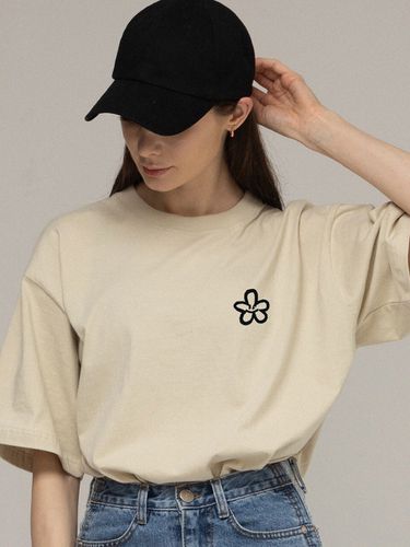 Small Spary Flower Smile T-shirt [Sand Beige] - GRAVER - Modalova