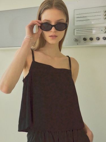 Side Banding Sleeveless Top _Black - Siyazu - Modalova