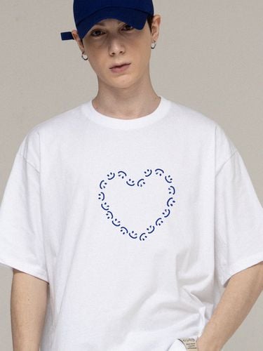 Heart Drawing Smile T-Shirt [White] - GRAVER - Modalova