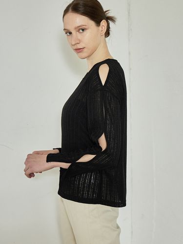 Sleeve Cut-out T-shirt - ourcomos - Modalova